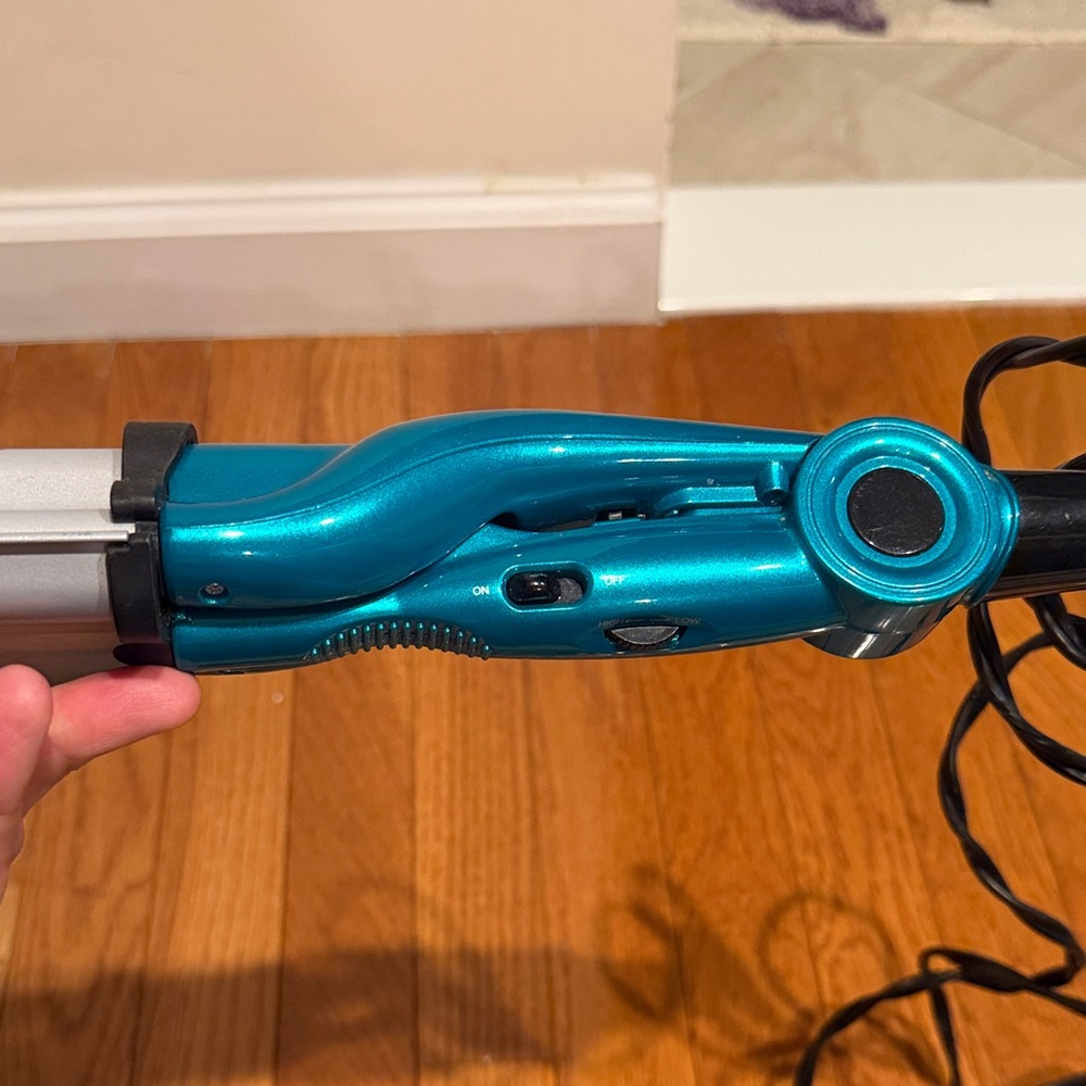 TIGI BedHead Teal and Silver Styling Tool - Picture 6 of 11